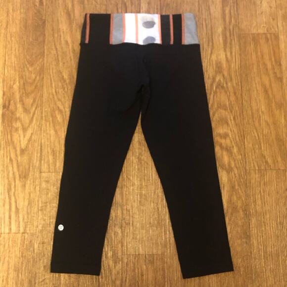 Lululemon Black Pink Stripe Polka Dot Wunder Under Crop Capri Leggings - Picture 8 of 13